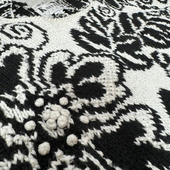 VINTAGE Knitting Needles Black White Floral Sweater Tassles Size L Womens - Picture 5 of 7